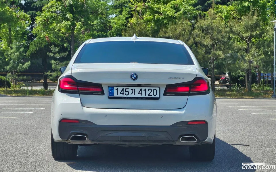 BMW 5 Series 530e M 2023 — миниатюра 4