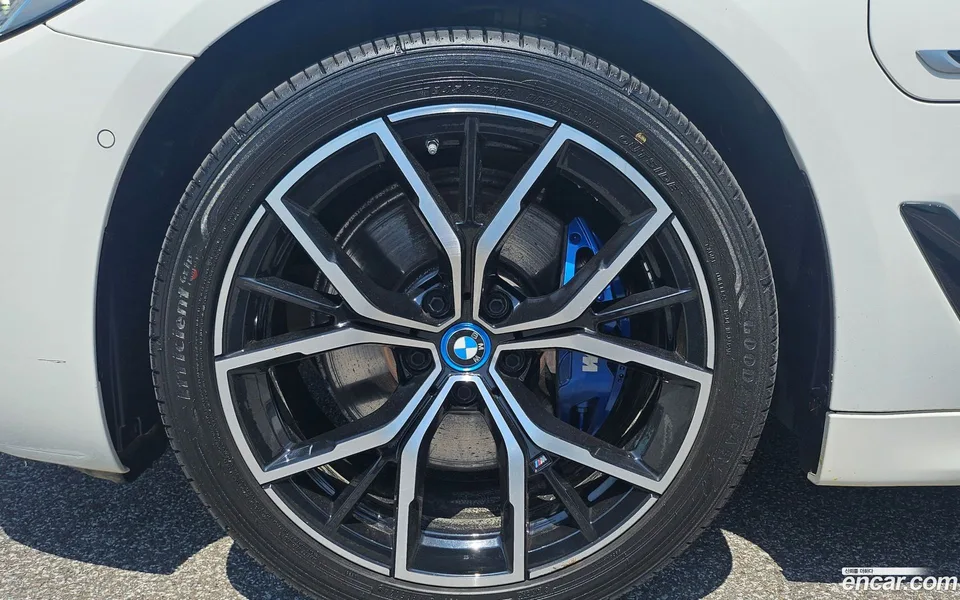 BMW 5 Series 530e M 2023 — миниатюра 5