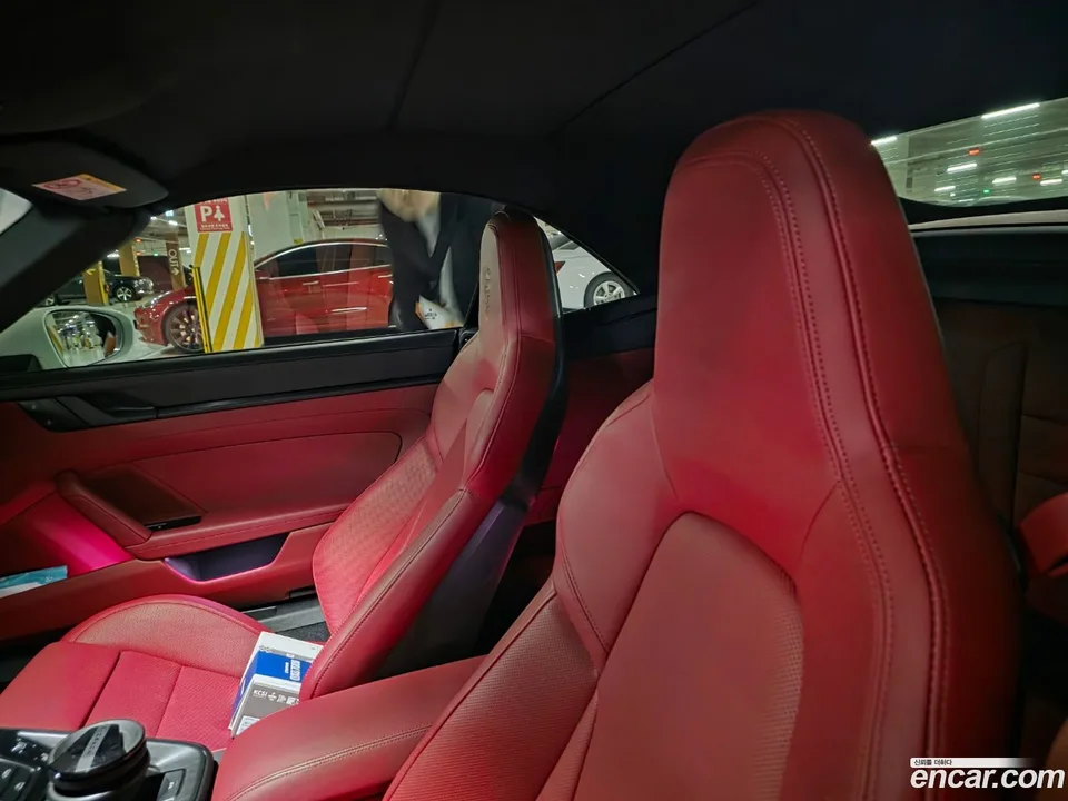 Porsche 911 (992) GTS 2022 — миниатюра 2