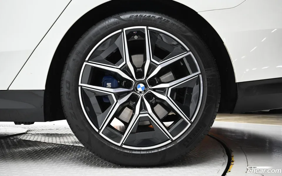 BMW 5 Series 523d M 2025 — миниатюра 5
