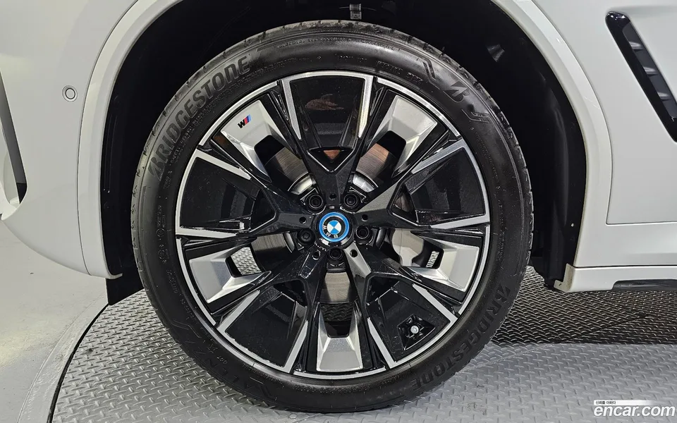 BMW iX3 M 2025 — миниатюра 5