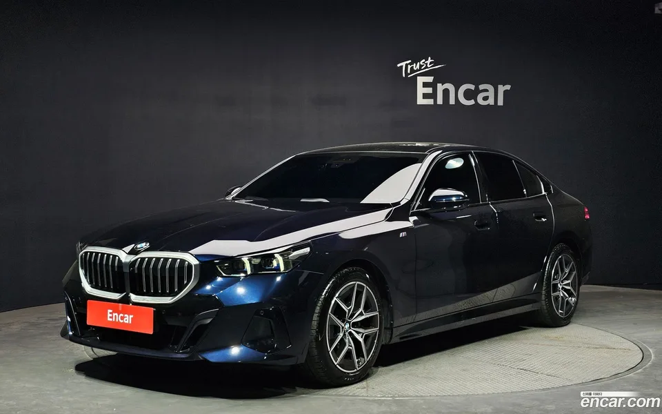 BMW 5 Series 520i M 2025 — фото 1, купить с доставкой в Москву