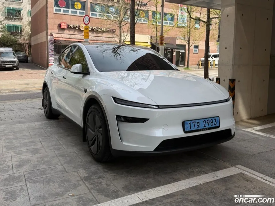 Tesla Model Y RWD 2025 — миниатюра 3