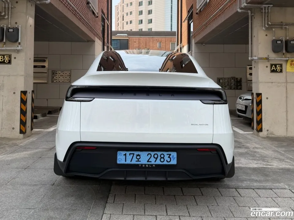 Tesla Model Y RWD 2025 — миниатюра 4