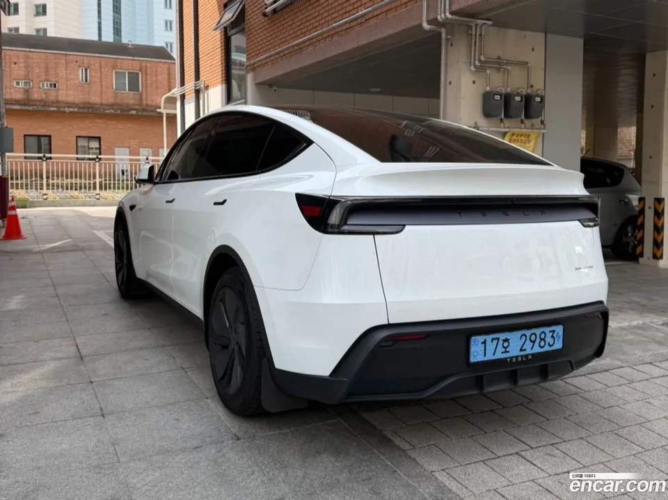 Tesla Model Y RWD 2025 — миниатюра 5