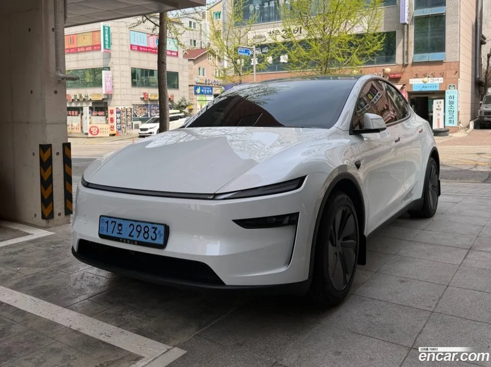 Tesla Model Y 2025
