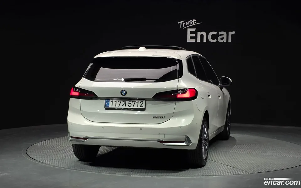 BMW 2 Series Active Tourer 220i 2024 — миниатюра 4