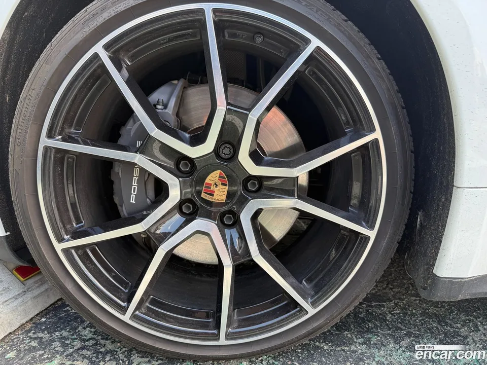 Porsche Taycan 2025 — миниатюра 5