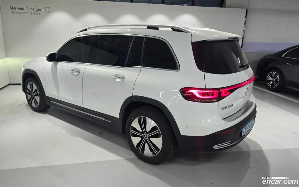 Mercedes-Benz EQB EQB300 4MATIC 2024 — миниатюра 3