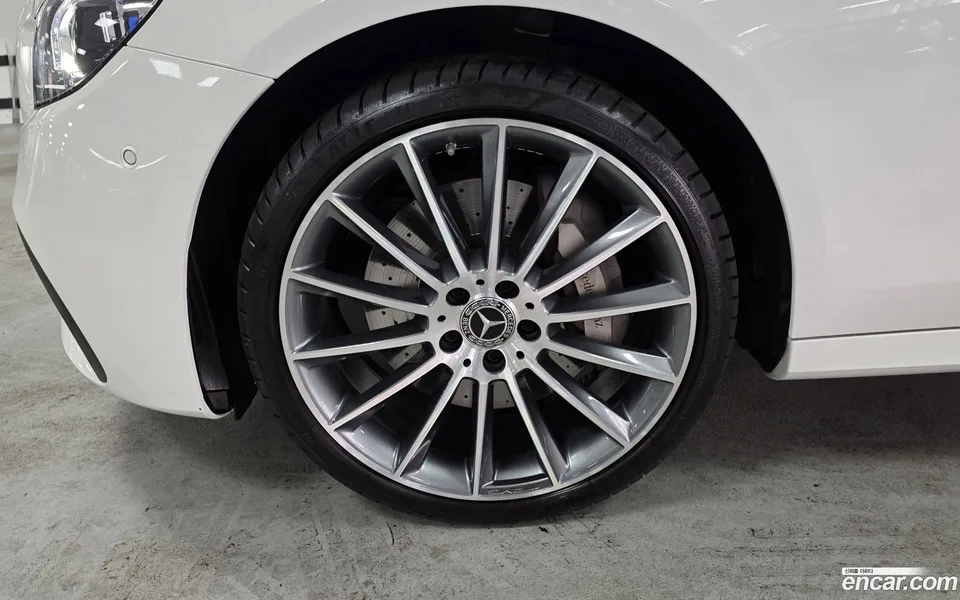 Mercedes-Benz E-Class E350 4MATIC AMG Line 2022 — thumbnail 2