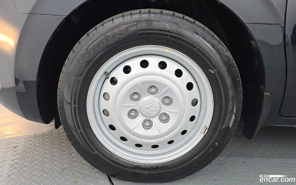Hyundai Staria 11 2023 — миниатюра 2