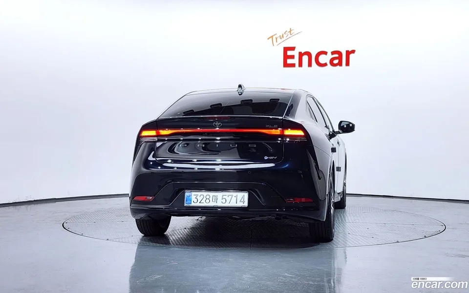 Toyota Prius 2.0 XLE 2024 — миниатюра 4