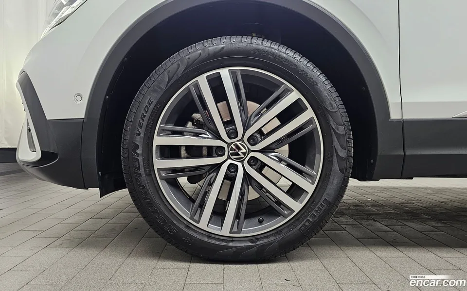 Volkswagen Tiguan Allspace 2.0 TSI 2023 — миниатюра 2