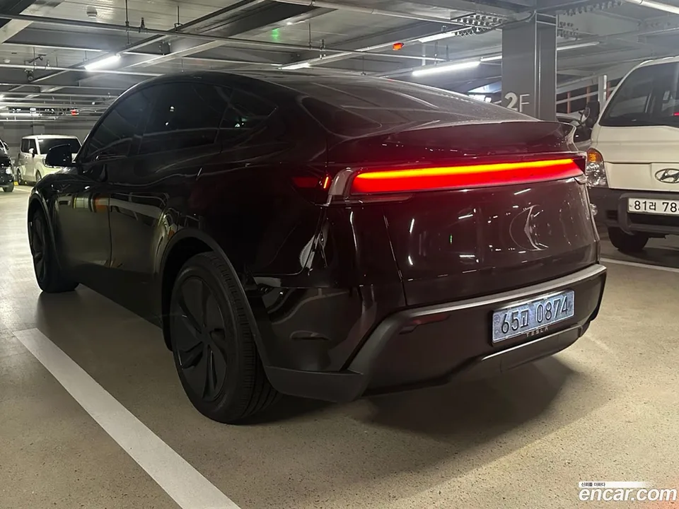 Tesla Model Y RWD 2026 — миниатюра 5