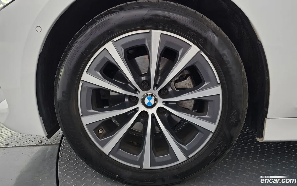 BMW 3 Series 320i 2023 — миниатюра 2