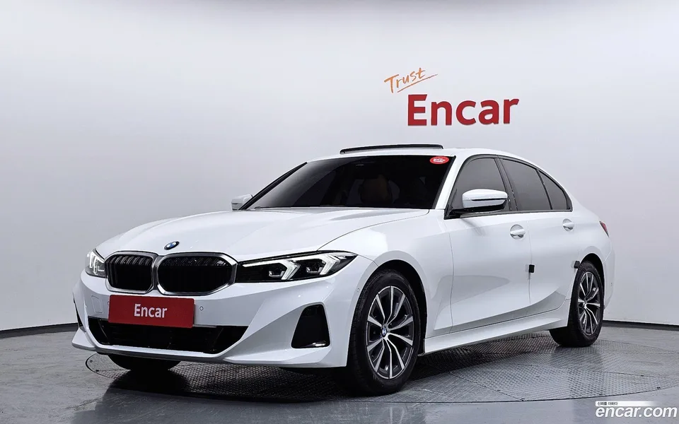 BMW 3 Series 320i 2023 — фото 1, купить с доставкой в Москву