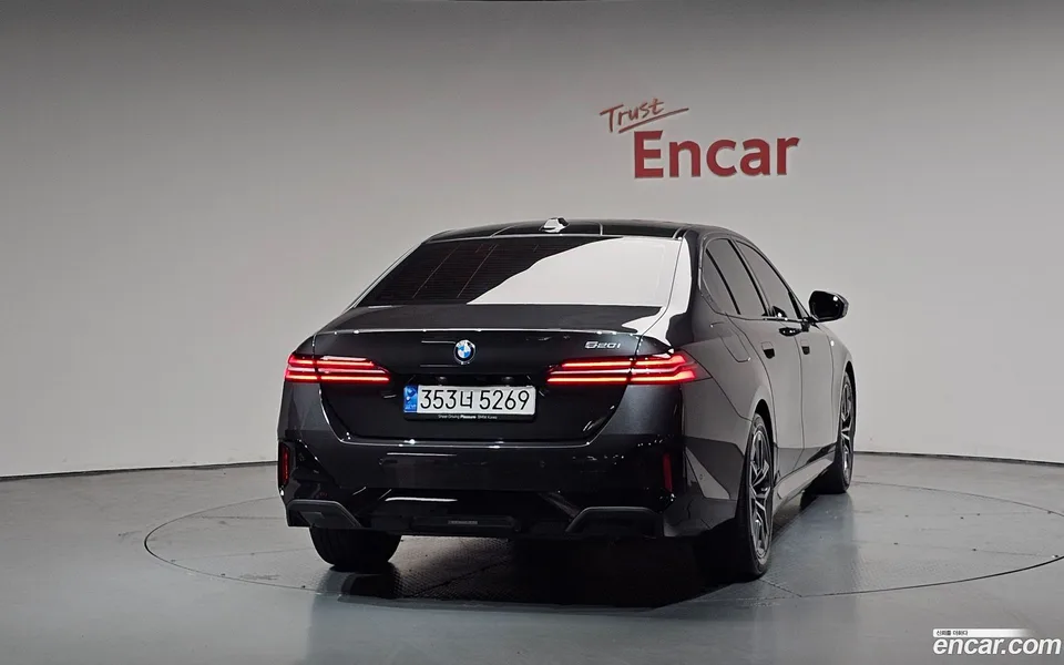 BMW 5 Series 520i M 2024 — миниатюра 4