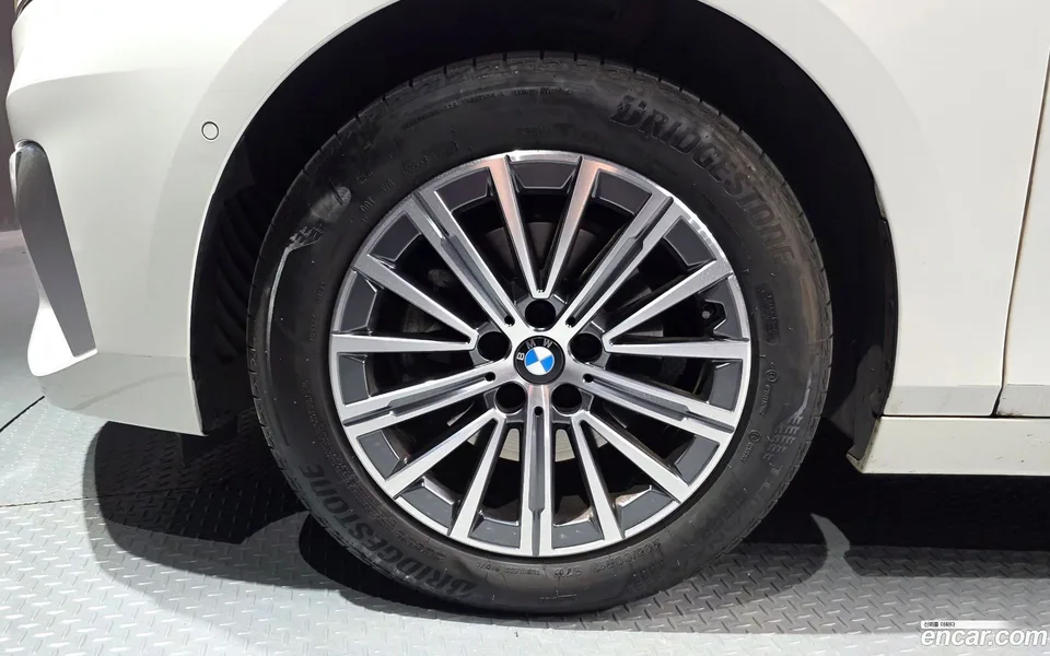 BMW 2 Series Active Tourer 220i 2024 — миниатюра 2