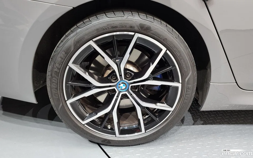 BMW 5 Series 530e M 2022 — миниатюра 5