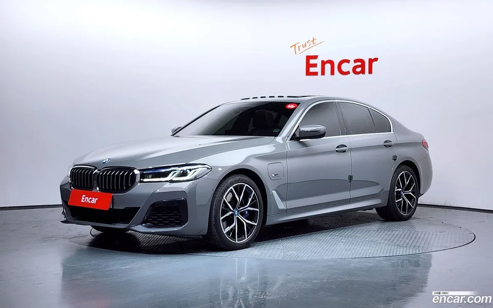 BMW 5 Series 530e M 2022 — фото 1, купить с доставкой в Москву