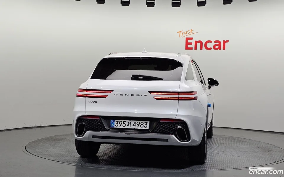 Genesis GV70 2.5T 2WD 2023 — миниатюра 4