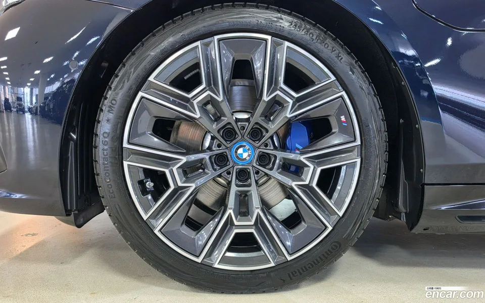 BMW 5 Series 530e M 2025 — миниатюра 2
