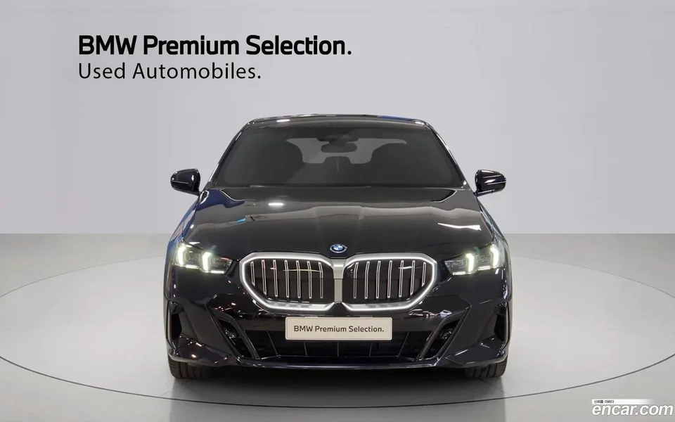 BMW 5 Series 530e M 2025 — миниатюра 3