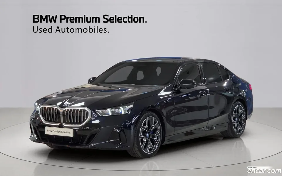 BMW 5 Series 530e M 2025 — фото 1, купить с доставкой в Москву