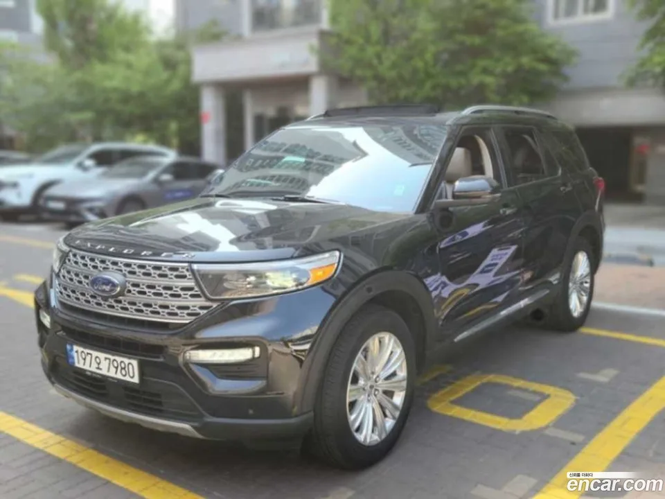 Ford Explorer 2.3 4WD 2022 — фото 1, купить с доставкой в Москву