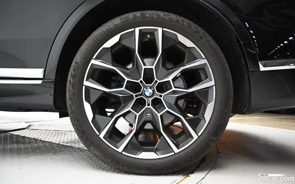 BMW X7 xDrive 40d M 6 2023 — миниатюра 2