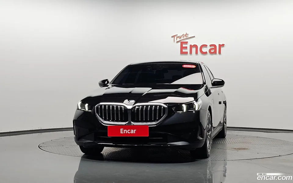 BMW 5 Series 530e 2025 — миниатюра 3