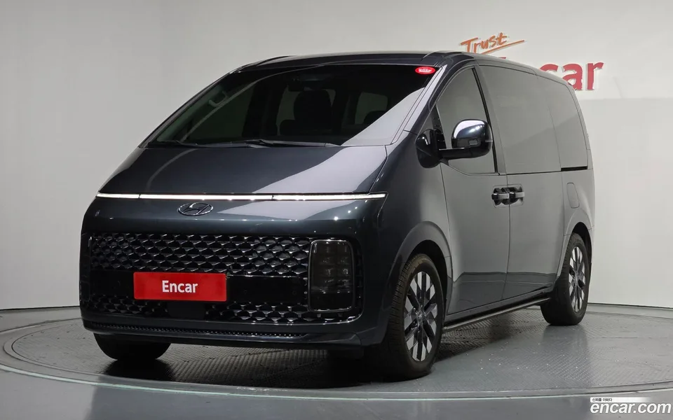 Hyundai Staria 9 2022 — фото 1, купить с доставкой в Москву