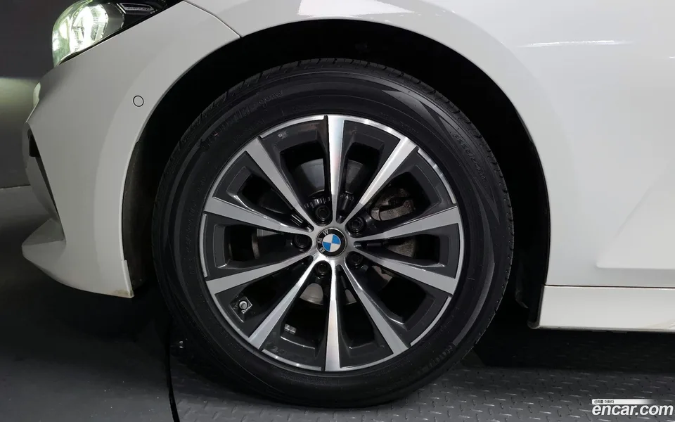 BMW 3 Series 320i 2023 — миниатюра 2