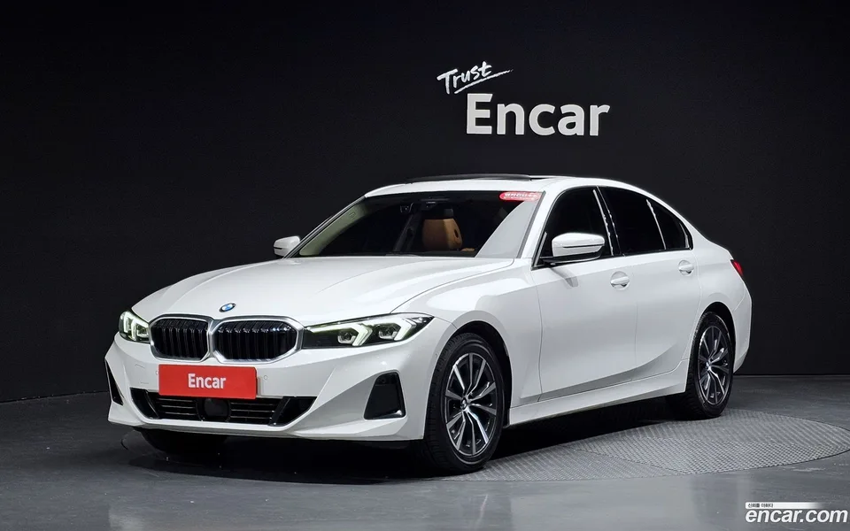 BMW 3 Series 320i 2023 — фото 1, купить с доставкой в Москву