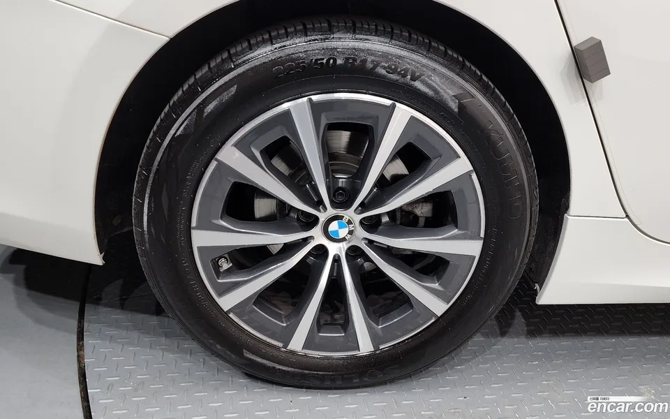 BMW 3 Series 320i 2023 — миниатюра 5