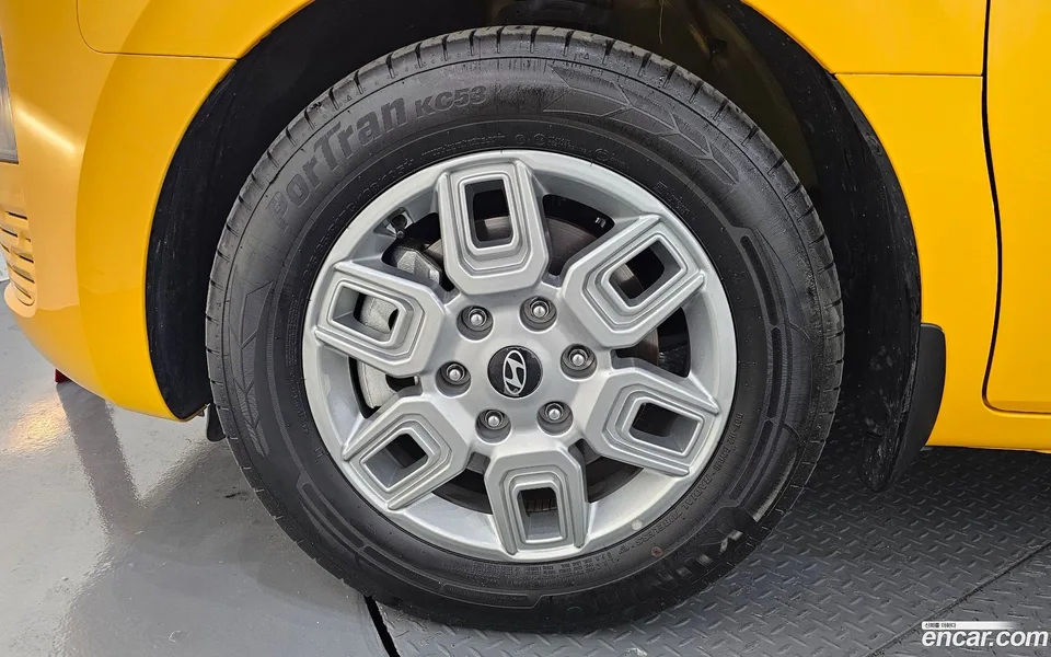 Hyundai Staria L3.5 2025 — thumbnail 2