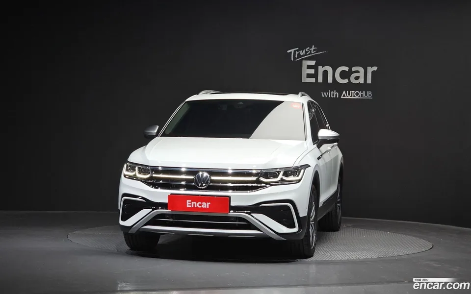 Volkswagen Tiguan Allspace 2.0 TSI 2023 — миниатюра 3