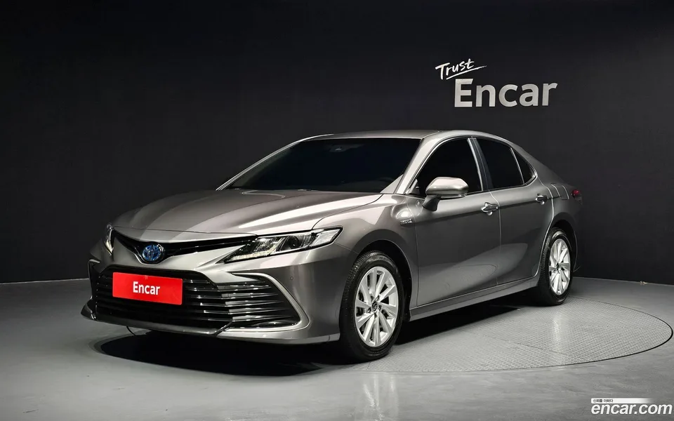 Toyota Camry 2.5 LE 2023 — фото 1, купить с доставкой в Москву