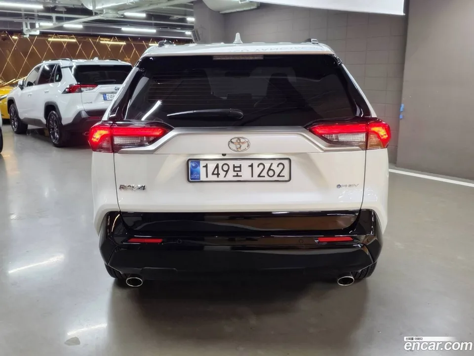 Toyota RAV4 2.5 4WD PHEV XSE 2025 — миниатюра 4