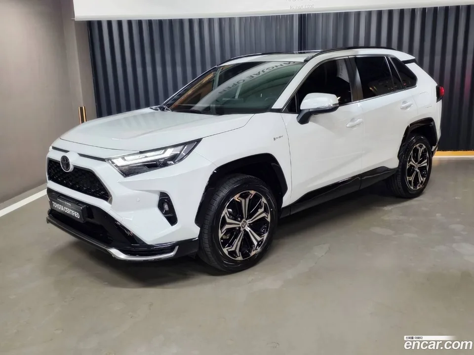 Toyota RAV4 2.5 4WD PHEV XSE 2025 — фото 1, купить с доставкой в Москву