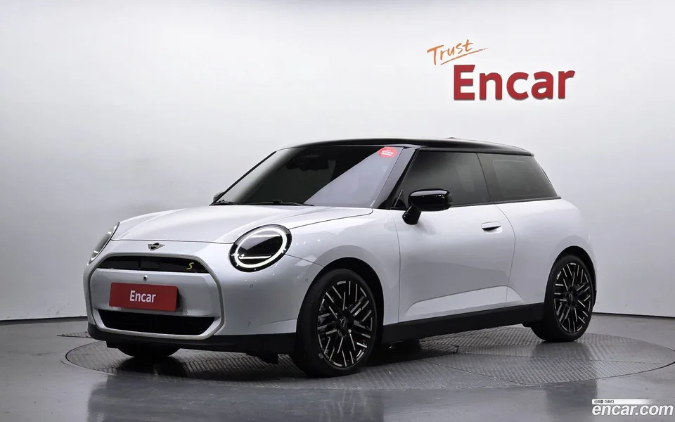 MINI Cooper Electric SE 2024 — фото 1, купить с доставкой в Москву