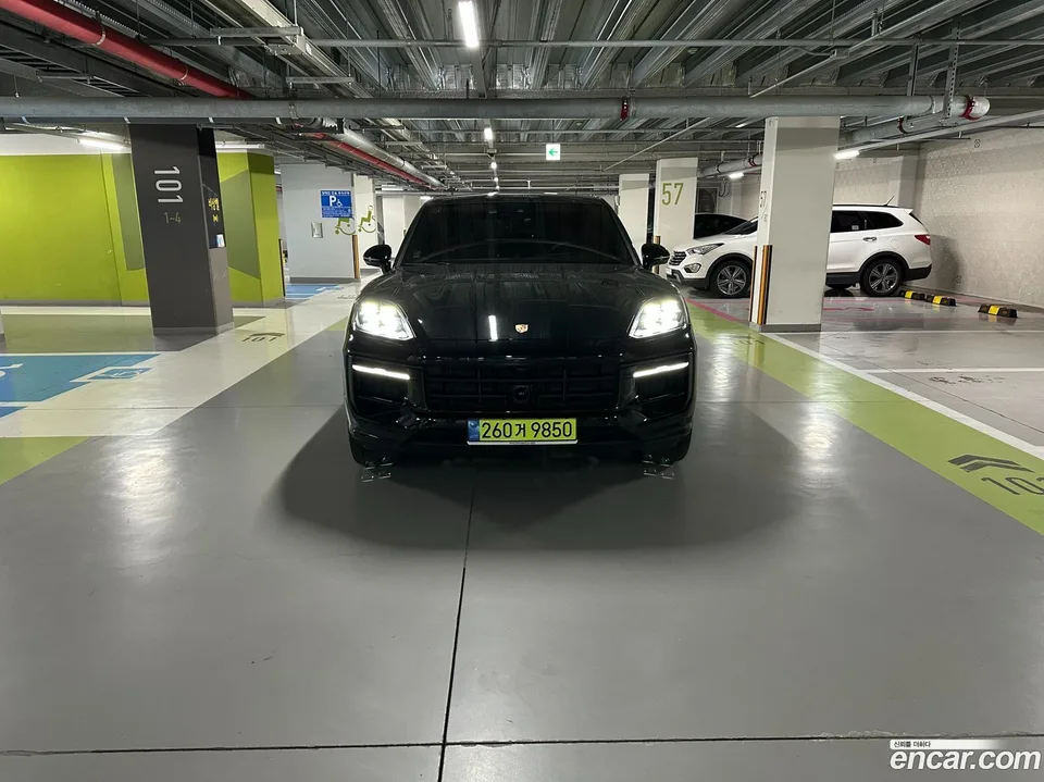 Porsche Cayenne 3.0 2025 — фото 1, купить с доставкой в Москву