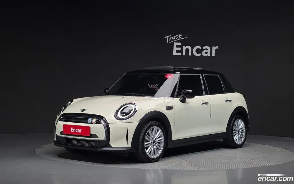 MINI Cooper 5 2022 — фото 1, купить с доставкой в Москву