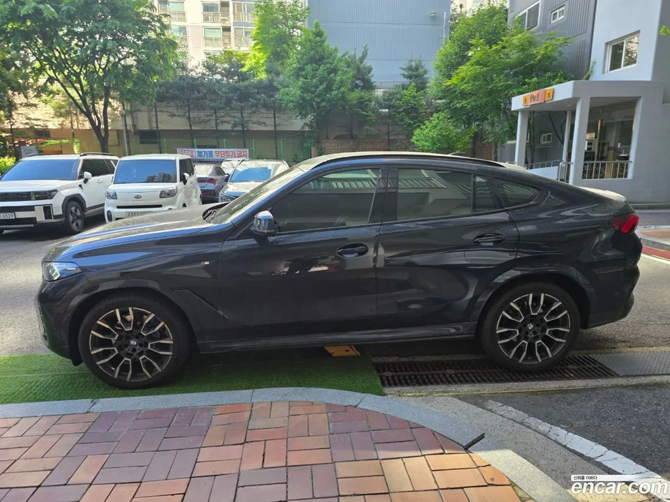 BMW X6 xDrive40i M 2025 — фото 1, купить с доставкой в Москву