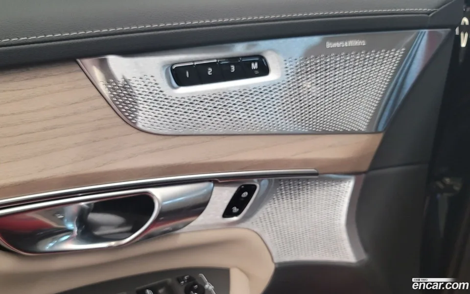 Volvo XC90 B6 2026 — миниатюра 2