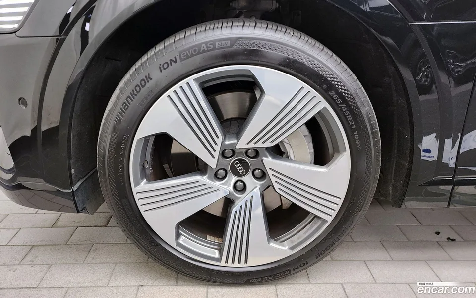 Audi e-tron 55 2022 — миниатюра 2