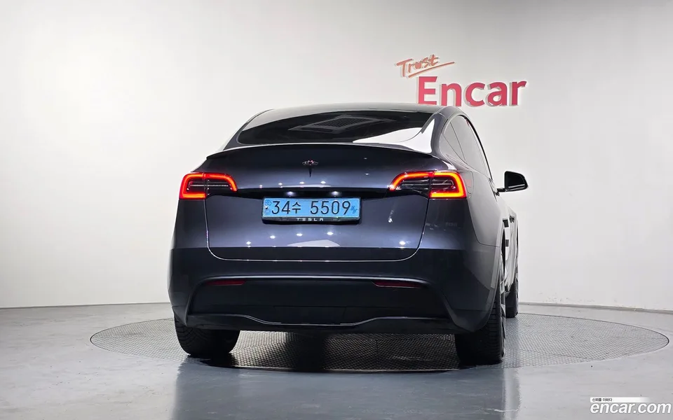 Tesla Model Y RWD 2023 — thumbnail 4