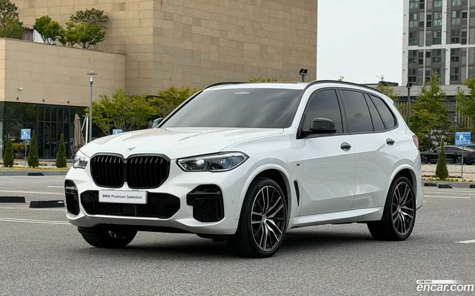 BMW X5 M50i 2022 — photo 1, buy with delivery to Moscow