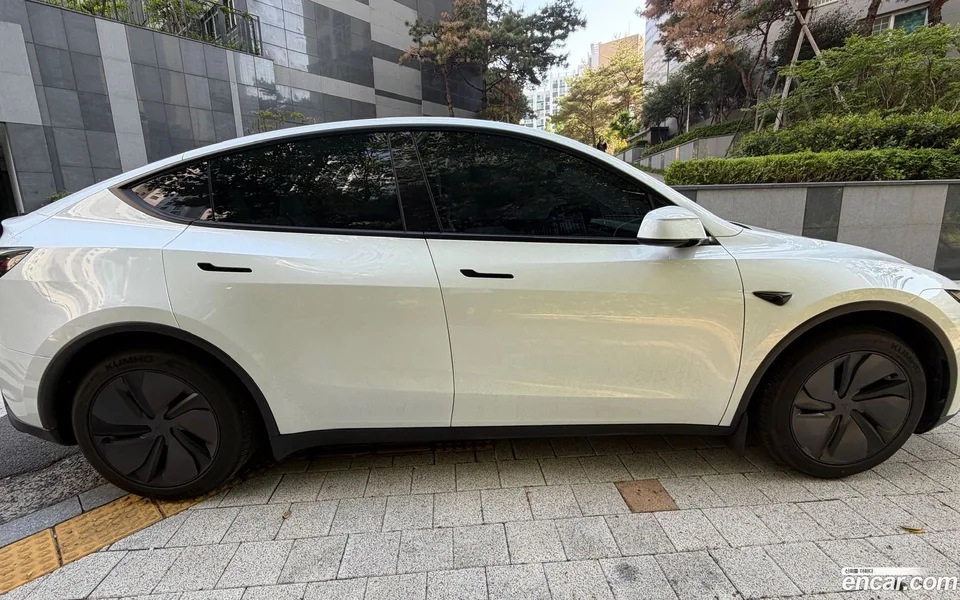 Tesla Model Y RWD 2025 — миниатюра 3
