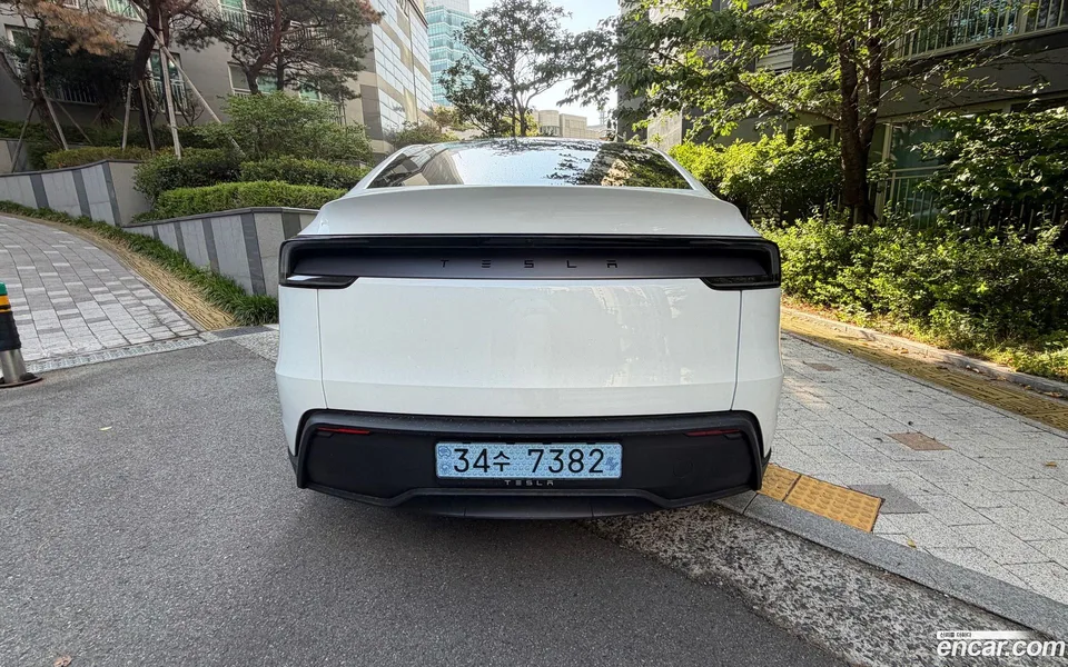 Tesla Model Y RWD 2025 — миниатюра 4
